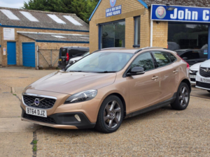 2014 Volvo V40 Cross Country 1.6 D2 Lux Powershift Euro 5 (s/s) 5dr in Bronze — image 3