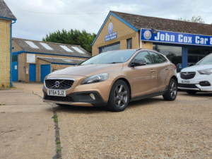 2014 Volvo V40 Cross Country 1.6 D2 Lux Powershift Euro 5 (s/s) 5dr in Bronze — image 4