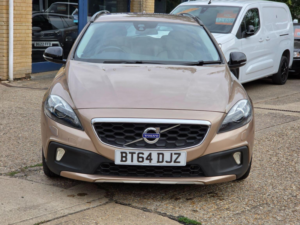 2014 Volvo V40 Cross Country 1.6 D2 Lux Powershift Euro 5 (s/s) 5dr in Bronze — image 6