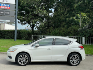 2013 Citroen Ds4 1.6 E-Hdi Airdream Dstyle Egs6 Euro 5 (s/s) 5dr in White — image 4