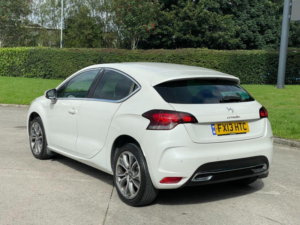 2013 Citroen Ds4 1.6 E-Hdi Airdream Dstyle Egs6 Euro 5 (s/s) 5dr in White — image 5