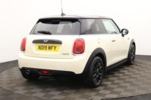 2019 MINI Hatch 1.5 Cooper Classic Hatchback 3dr Petrol Manual Euro 6 (s/s) (136 Ps) in White — image 5