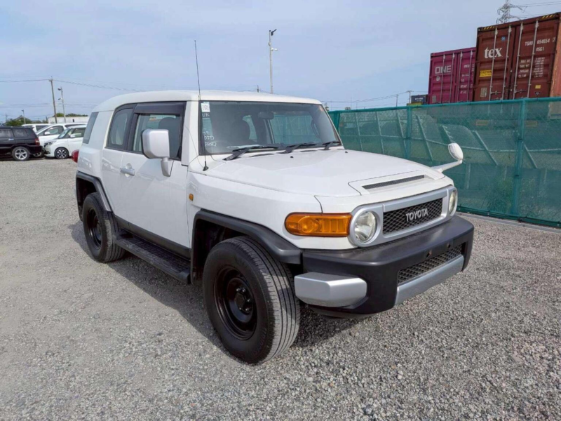 2012 Toyota Fj Cruiser 4.0 V6 4WD 5dr in White — image 1