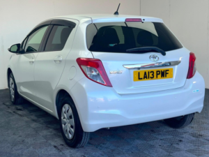 2013 Toyota Yaris 1.33 Dual Vvt-I Tr Multidrive S Euro 5 5dr in White — image 4