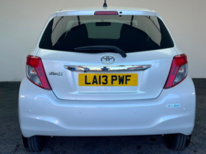 2013 Toyota Yaris 1.33 Dual Vvt-I Tr Multidrive S Euro 5 5dr in White — image 5
