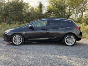 2016 Vauxhall Astra 1.4 I Turbo Elite Nav in Black — image 4