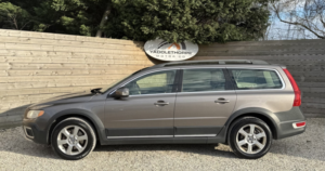 2008 Volvo Xc70 2.4 D5 Se Lux in Grey — image 2