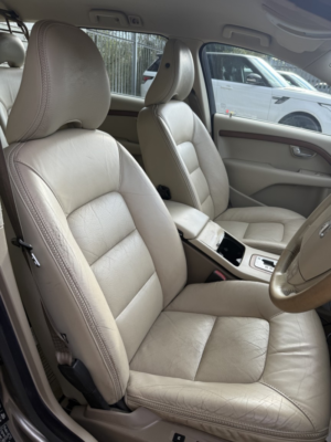 2008 Volvo Xc70 2.4 D5 Se Lux in Grey — image 4