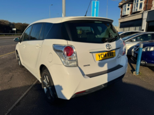 2014 Toyota Verso 1.6 D-4d Trend Euro 5 (s/s) 5dr in White — image 3