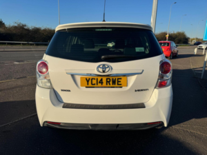 2014 Toyota Verso 1.6 D-4d Trend Euro 5 (s/s) 5dr in White — image 4