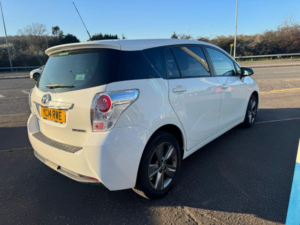 2014 Toyota Verso 1.6 D-4d Trend Euro 5 (s/s) 5dr in White — image 5