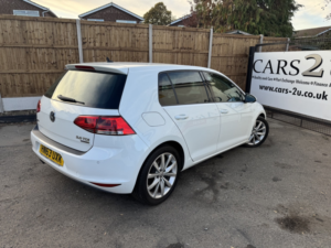 2013 Volkswagen Golf 2.0 Tdi Bluemotion Tech Gt in White — image 6