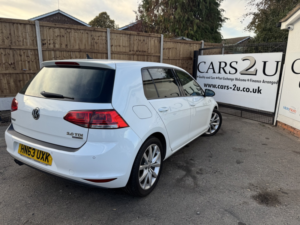 2013 Volkswagen Golf 2.0 Tdi Bluemotion Tech Gt in White — image 7