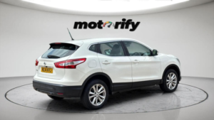 2014 Nissan Qashqai 1.2 Dig-T Acenta 2WD Euro 5 (s/s) 5dr in White — image 4