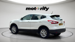 2014 Nissan Qashqai 1.2 Dig-T Acenta 2WD Euro 5 (s/s) 5dr in White — image 5
