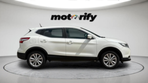 2014 Nissan Qashqai 1.2 Dig-T Acenta 2WD Euro 5 (s/s) 5dr in White — image 6