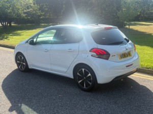 2018 Peugeot 208 1.2 Puretech Allure Premium Hatchback 5dr Petrol Manual Euro 6 (s/s) (82 Ps) in White — image 3