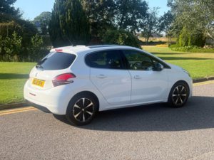 2018 Peugeot 208 1.2 Puretech Allure Premium Hatchback 5dr Petrol Manual Euro 6 (s/s) (82 Ps) in White — image 5