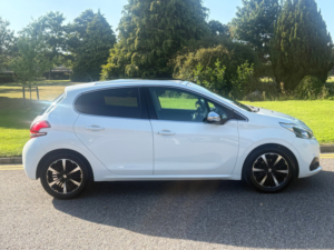 2018 Peugeot 208 1.2 Puretech Allure Premium Hatchback 5dr Petrol Manual Euro 6 (s/s) (82 Ps) in White — image 6