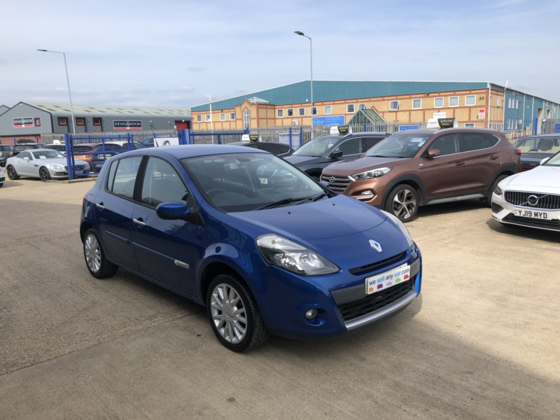 2011 Renault Clio 1.2 Dynamique Tomtom in Blue — image 1