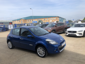 2011 Renault Clio 1.2 Dynamique Tomtom in Blue — image 4