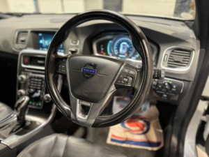 2015 Volvo V60 1.6 T3 R-Design Powershift Euro 5 5dr in White — image 4