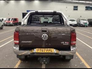 2017 Volkswagen Amarok 3.0 Tdi V6 Bluemotion Tech Highline in Brown — image 5