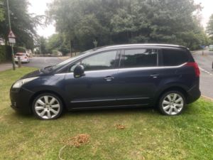 2013 Peugeot 5008 1.6 E-Hdi Allure in Blue — image 5