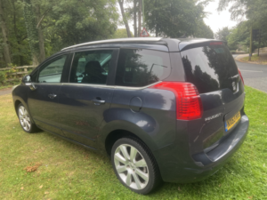 2013 Peugeot 5008 1.6 E-Hdi Allure in Blue — image 6