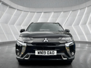 2019 Mitsubishi Outlander 2.0 Mivec Black CVT 4WD Euro 6 (s/s) 5dr in Black — image 3