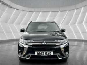 2019 Mitsubishi Outlander 2.0 Mivec Black CVT 4WD Euro 6 (s/s) 5dr in Black — image 4