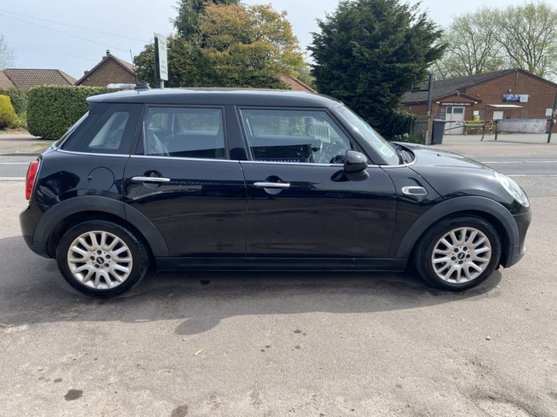2015 MINI Hatch 1.5 5-Door Hatch Cooper D 5 Door * £20 Road Tax * Half Leather * Alloys * in Black — image 1