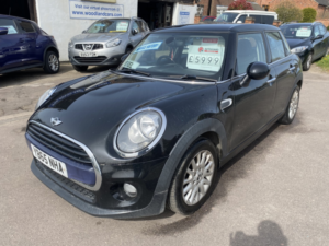 2015 MINI Hatch 1.5 5-Door Hatch Cooper D 5 Door * £20 Road Tax * Half Leather * Alloys * in Black — image 4