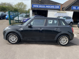 2015 MINI Hatch 1.5 5-Door Hatch Cooper D 5 Door * £20 Road Tax * Half Leather * Alloys * in Black — image 5