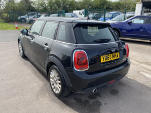 2015 MINI Hatch 1.5 5-Door Hatch Cooper D 5 Door * £20 Road Tax * Half Leather * Alloys * in Black — image 6