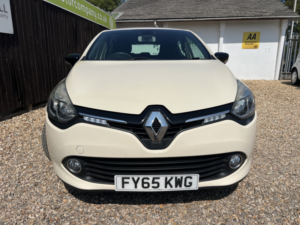 2015 Renault Clio 1.2 Dynamique Nav 1.2 16v 75 in White — image 2