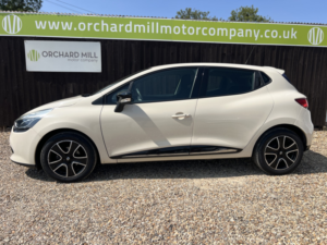 2015 Renault Clio 1.2 Dynamique Nav 1.2 16v 75 in White — image 3