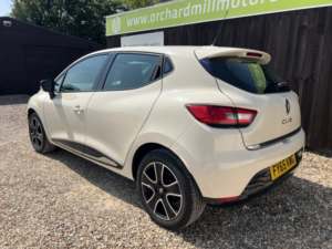 2015 Renault Clio 1.2 Dynamique Nav 1.2 16v 75 in White — image 4