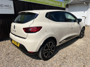 2015 Renault Clio 1.2 Dynamique Nav 1.2 16v 75 in White — image 6