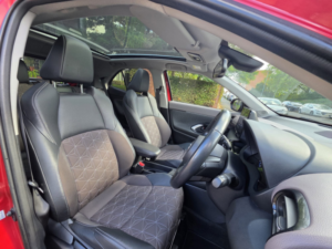 2022 Toyota Yaris Cross 1.5 Vvt-H Excel SUV 5dr Petrol Hybrid E-CVT Euro 6 (s/s) (116 Ps) in Red — image 4