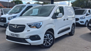 2021 Vauxhall Combo 1.5 Turbo D 2300 Sportive Panel Van 4dr Diesel Manual L1 H1 Euro 6 (100 Ps) in White — image 3