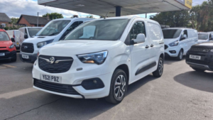 2021 Vauxhall Combo 1.5 Turbo D 2300 Sportive Panel Van 4dr Diesel Manual L1 H1 Euro 6 (100 Ps) in White — image 4