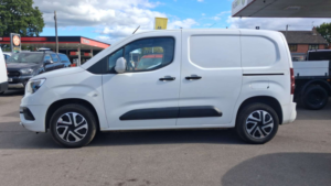 2021 Vauxhall Combo 1.5 Turbo D 2300 Sportive Panel Van 4dr Diesel Manual L1 H1 Euro 6 (100 Ps) in White — image 5