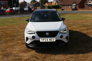 2024 SEAT Arona 1.0 Tsi Fr in White — image 3