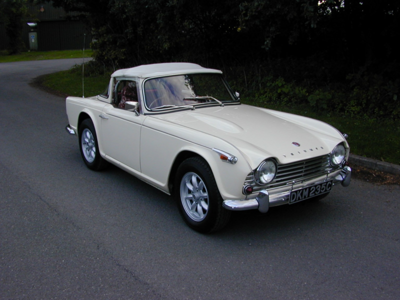 1965 Triumph Tr4 Ref 8660 - Triumph Tr4a Irs Surrey Top - Fast Road Spec -(rhd - Uk Car) in White — image 1