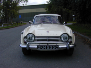 1965 Triumph Tr4 Ref 8660 - Triumph Tr4a Irs Surrey Top - Fast Road Spec -(rhd - Uk Car) in White — image 4