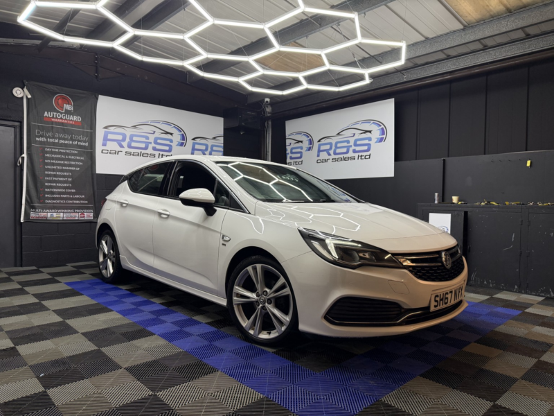 2017 Vauxhall Astra 1.6 Cdti Ecotec Blueinjection Sri Vx Line Nav in White — image 1