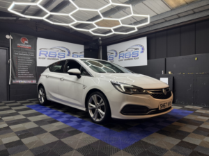 2017 Vauxhall Astra 1.6 Cdti Ecotec Blueinjection Sri Vx Line Nav in White — image 2
