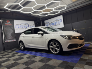2017 Vauxhall Astra 1.6 Cdti Ecotec Blueinjection Sri Vx Line Nav in White — image 3
