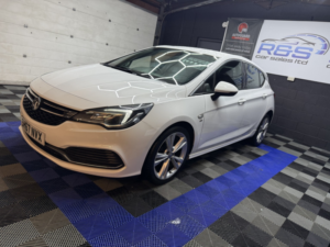 2017 Vauxhall Astra 1.6 Cdti Ecotec Blueinjection Sri Vx Line Nav in White — image 6